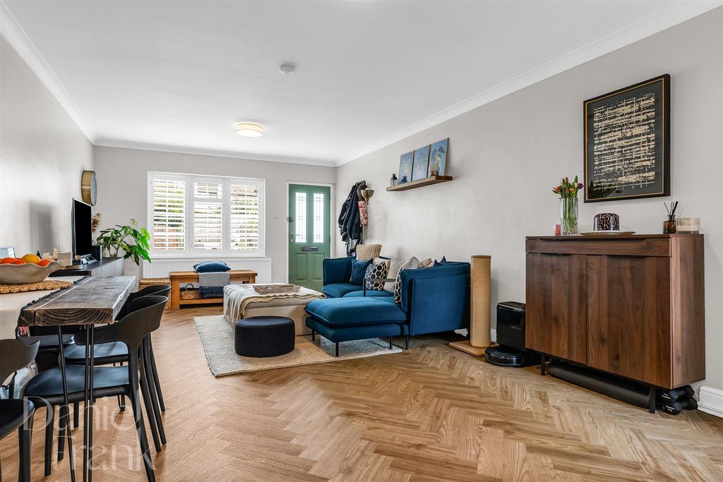 Property photo 2 of 25