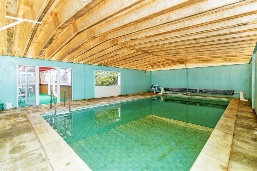 Property photo 2 of 20 Swimming Pool