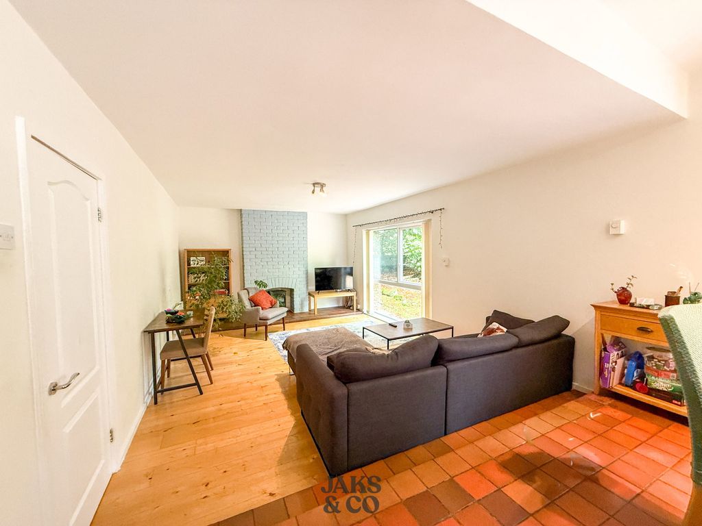 Property photo 3 of 23