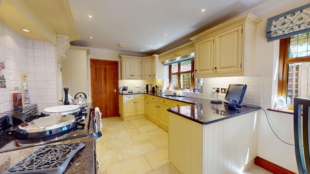 Property photo 2 of 51 4239674