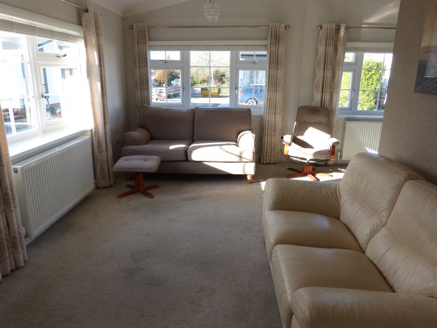 Property photo 2 of 15 Lounge