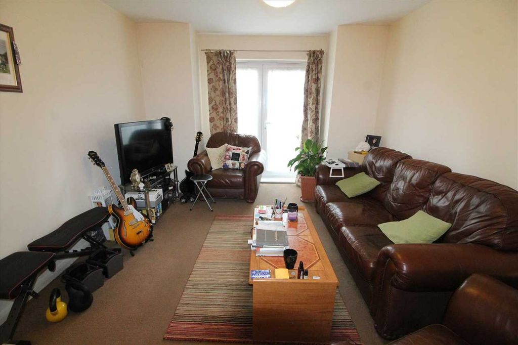Property photo 3 of 10 Lounge