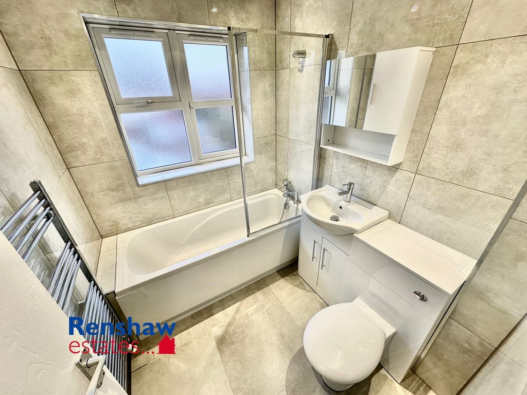 Property photo 3 of 11 Bath.Jpg
