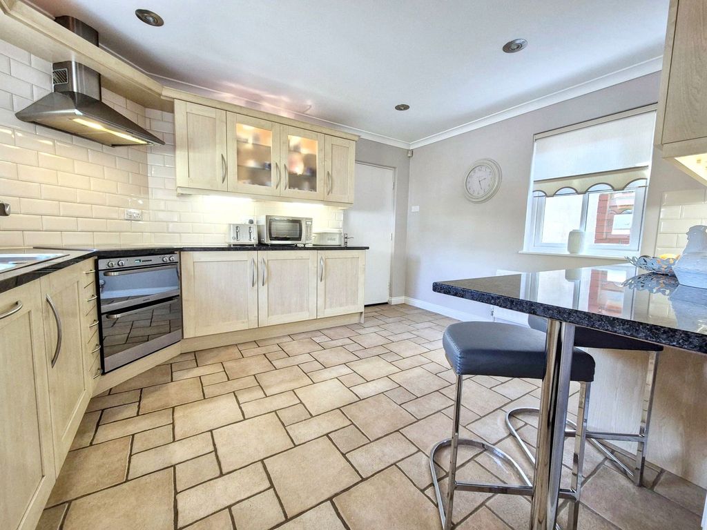 Property photo 2 of 32