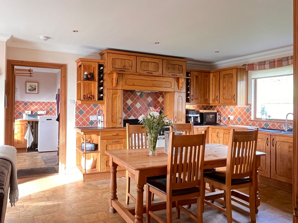 Property photo 3 of 32