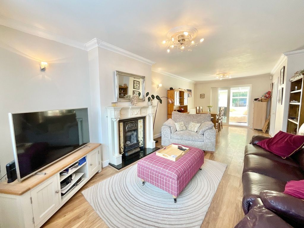 Property photo 2 of 28