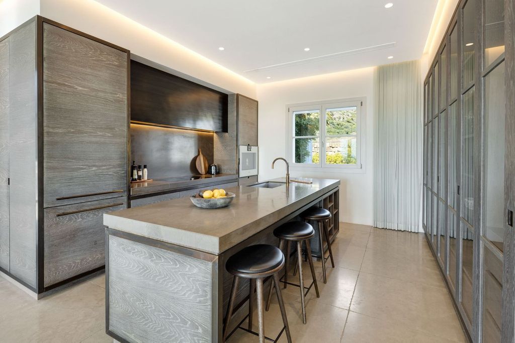 Property photo 3 of 50