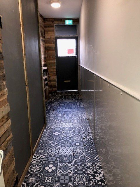 Property photo 2 of 14 Communal Entrance