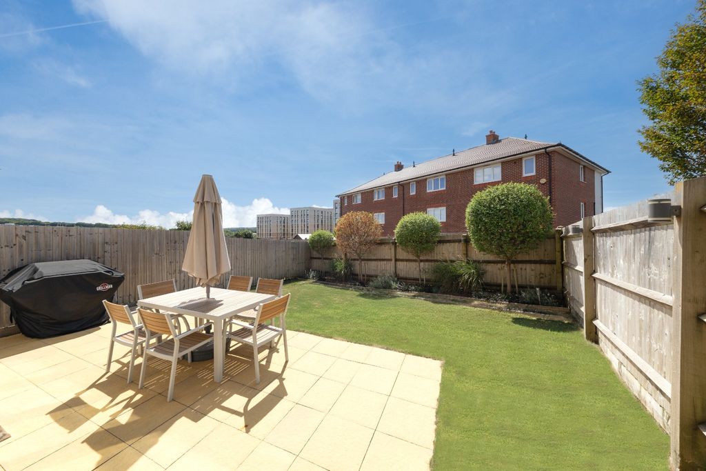 Property photo 2 of 22 4109952