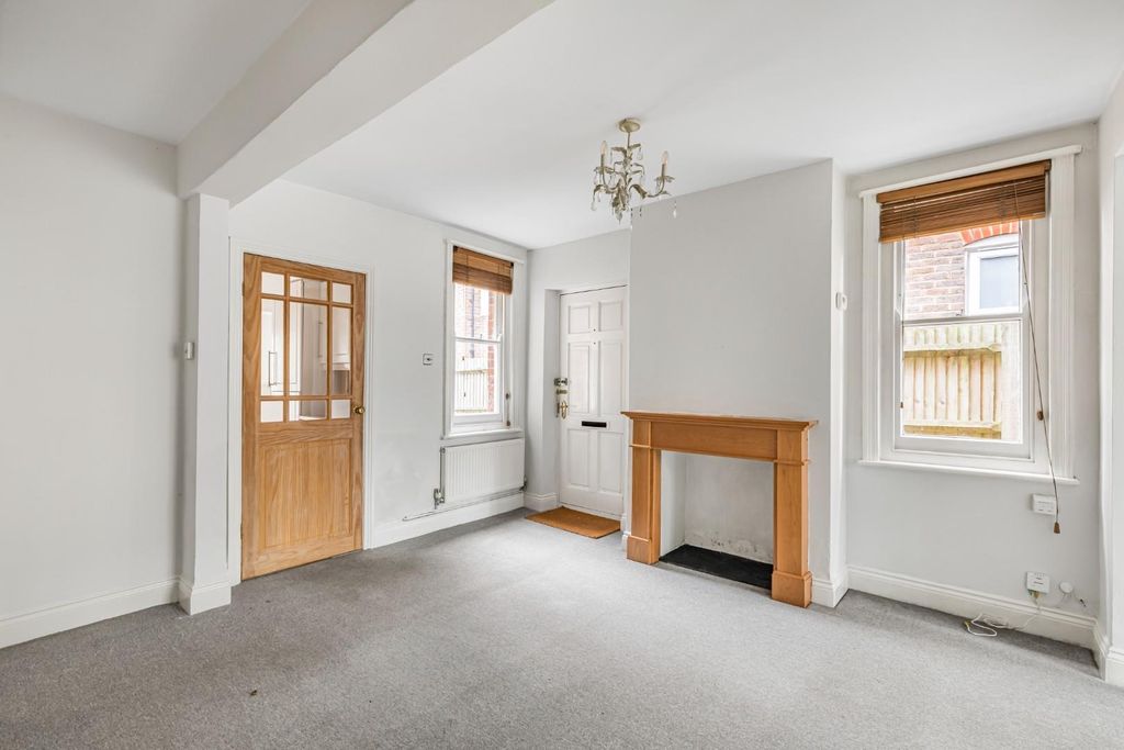 Property photo 2 of 22 Ceri_-_Queens_Road-10.Jpg