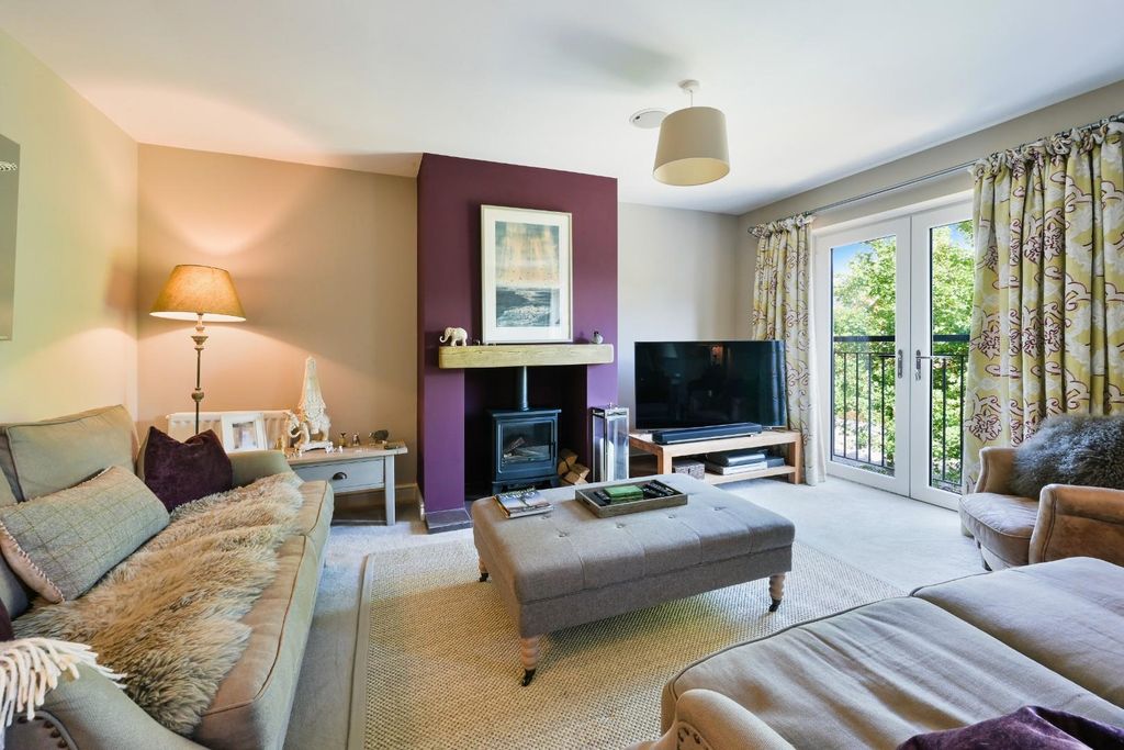 Property photo 3 of 25 Glanville Way
