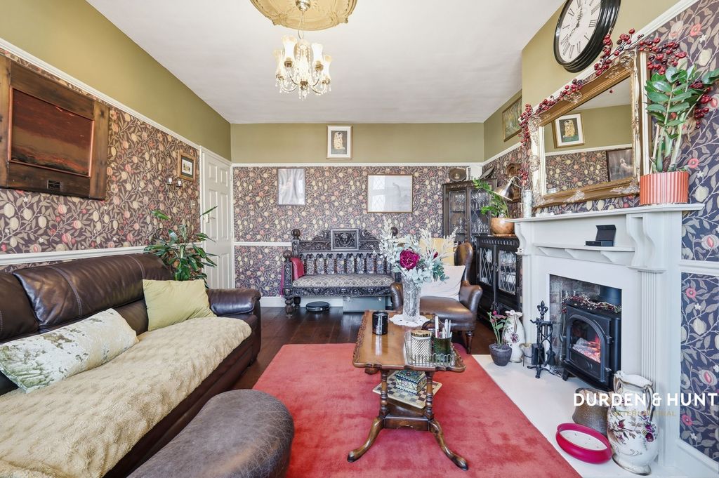 Property photo 3 of 33