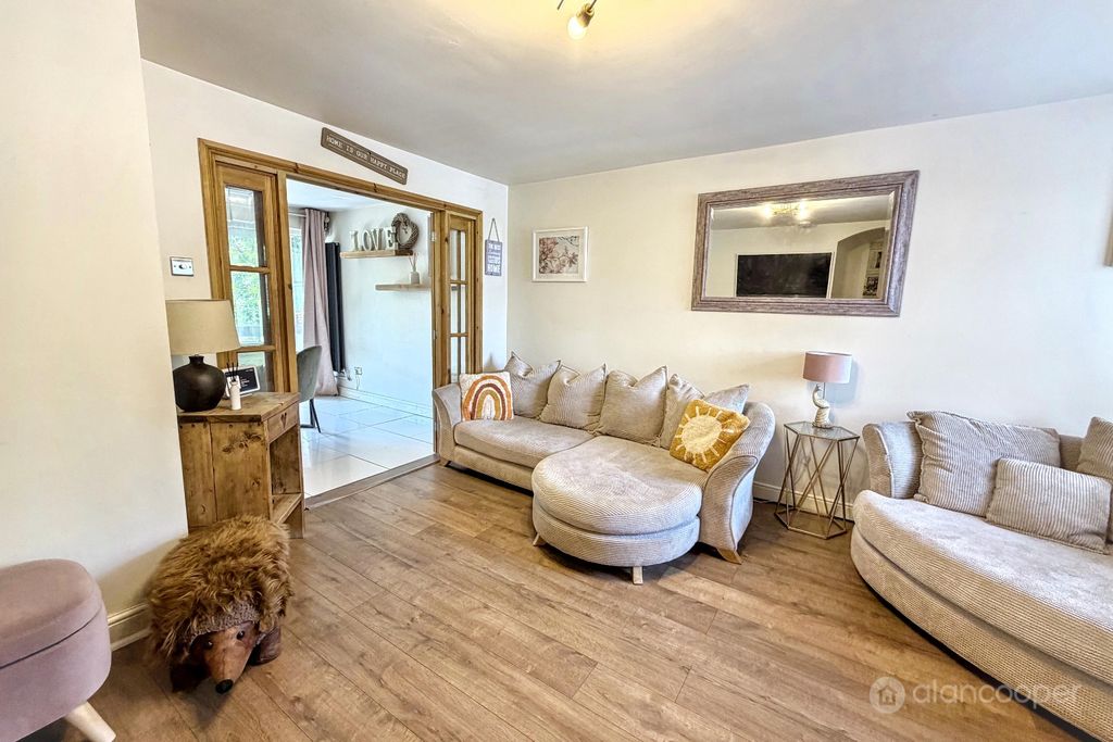 Property photo 3 of 25 5142843