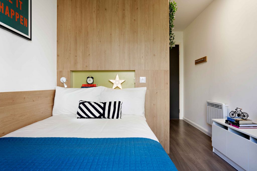 Property photo 1 of 15 Classic En-Suite