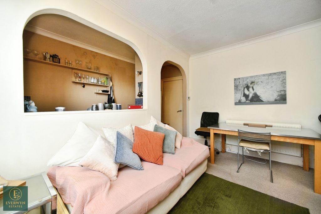 Property photo 3 of 17