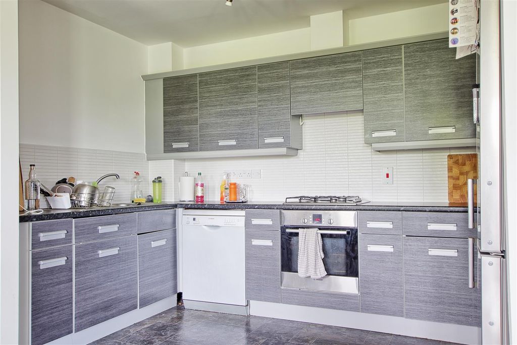 Property photo 2 of 9 Kitchen.Jpg