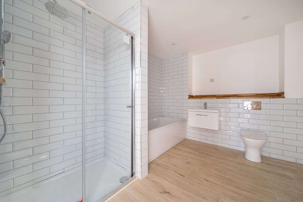 Property photo 3 of 4 1422772-11-69c194d799B9A