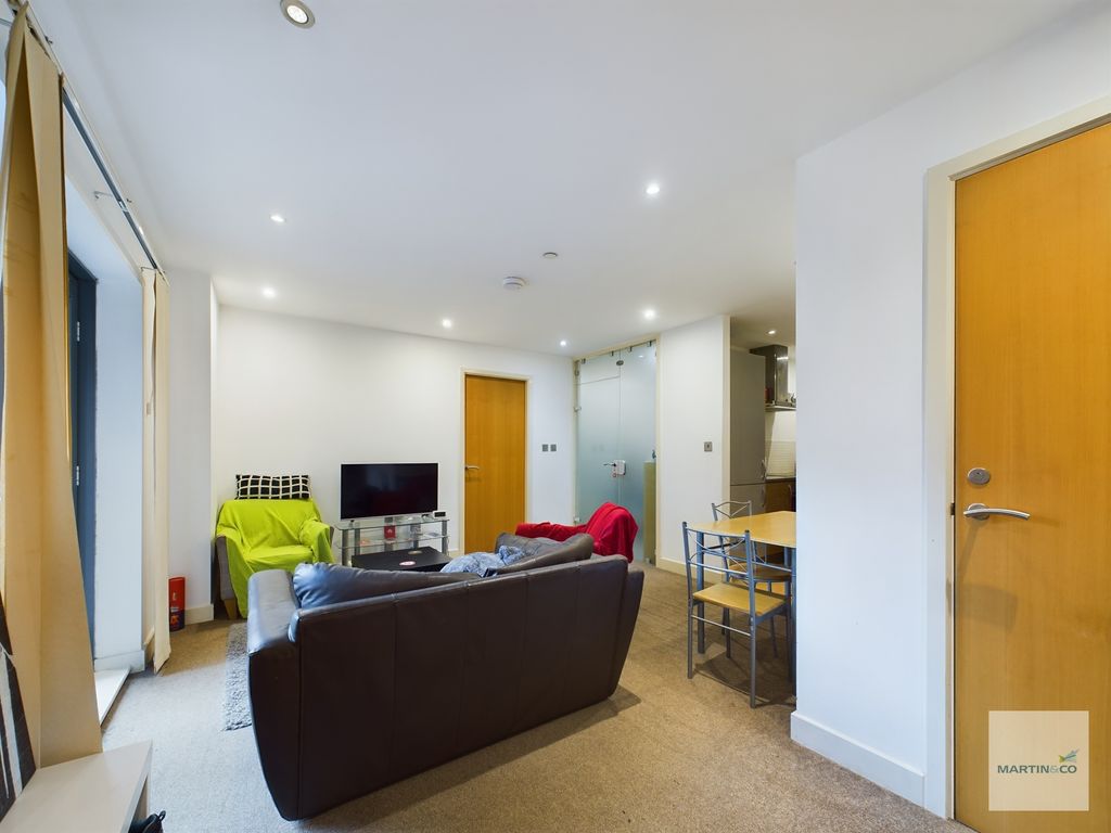 Property photo 3 of 12 Cam03394G0-Pr0058-Still004