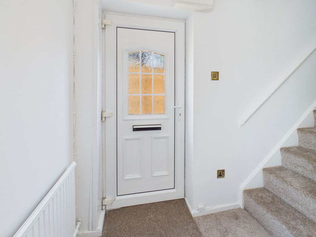 Property photo 3 of 18 Hallway