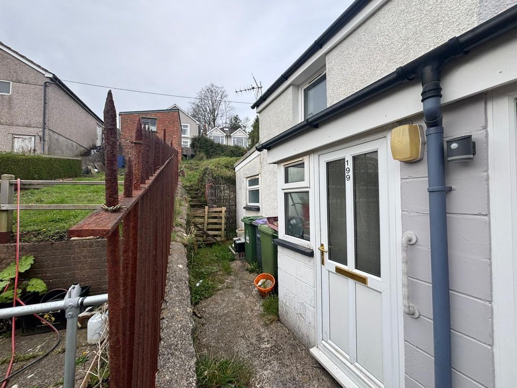 Property photo 2 of 22