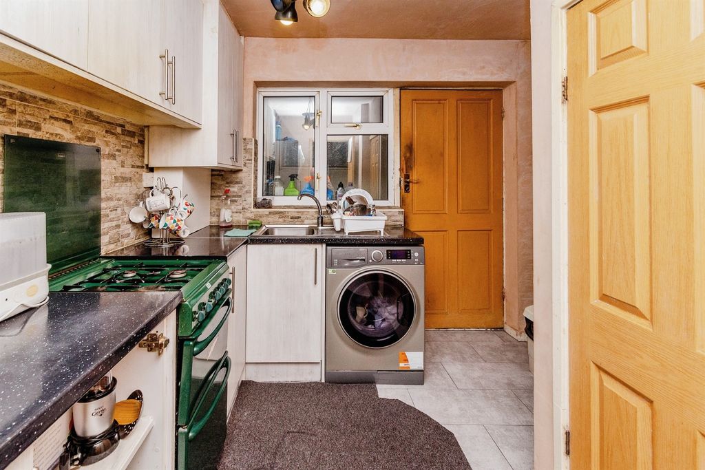 Property photo 3 of 15