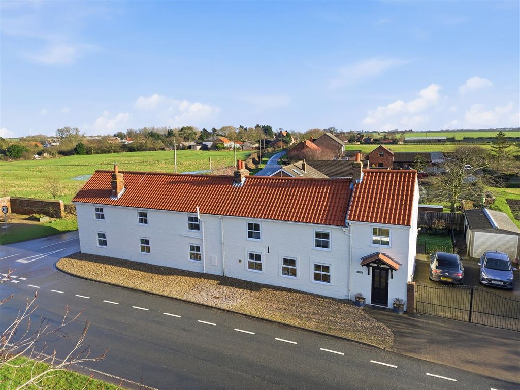 Property photo 2 of 36