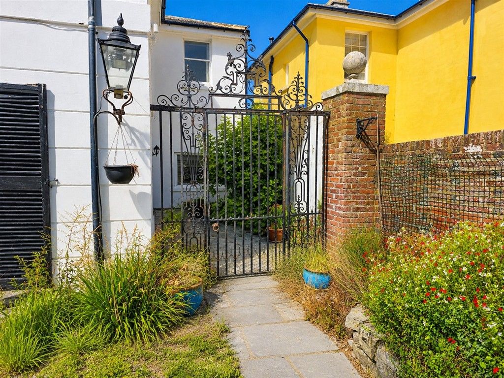 Property photo 2 of 17
