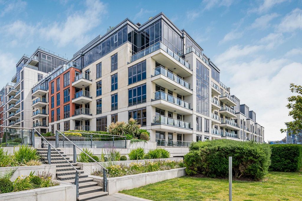 Property photo 1 of 12 Box Tree House