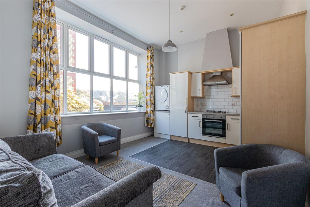 Property photo 2 of 13 Briartree Manor 4 (5 Of 9).Jpg