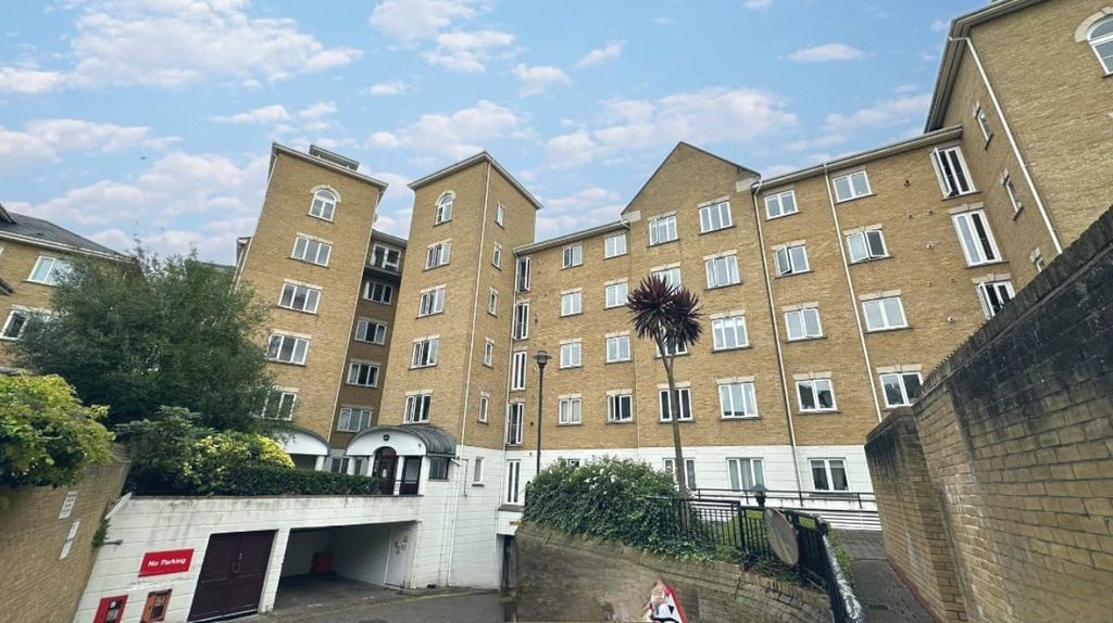 Property photo 2 of 16 Picture No. 17