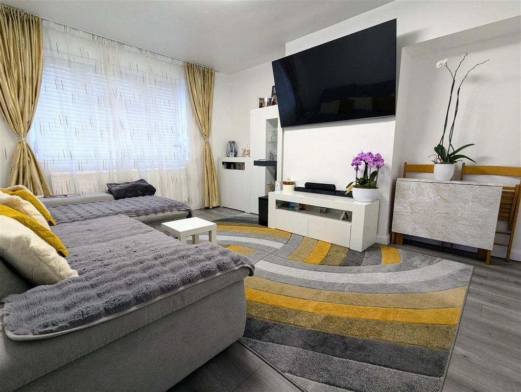 Property photo 2 of 9 Lounge