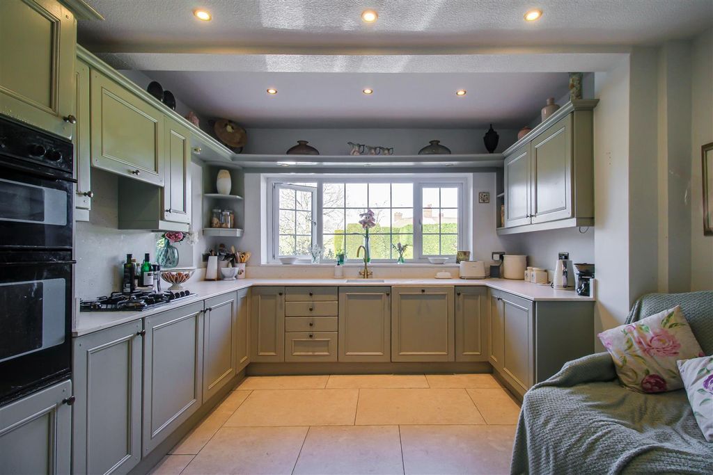 Property photo 3 of 25