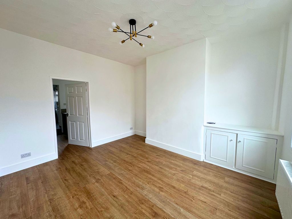 Property photo 2 of 9 Gallery