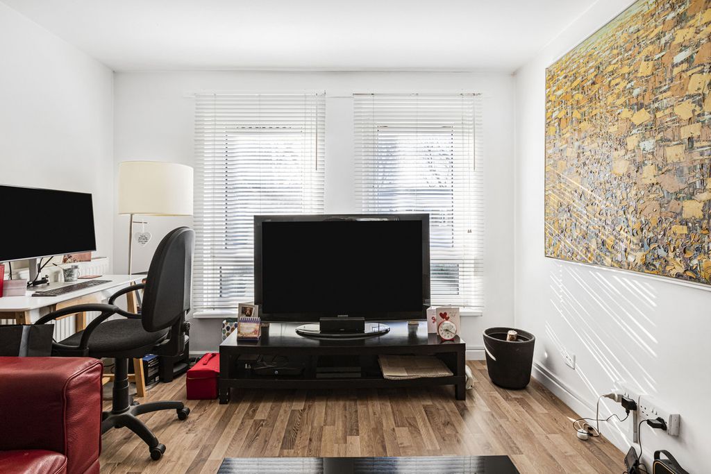 Property photo 3 of 12