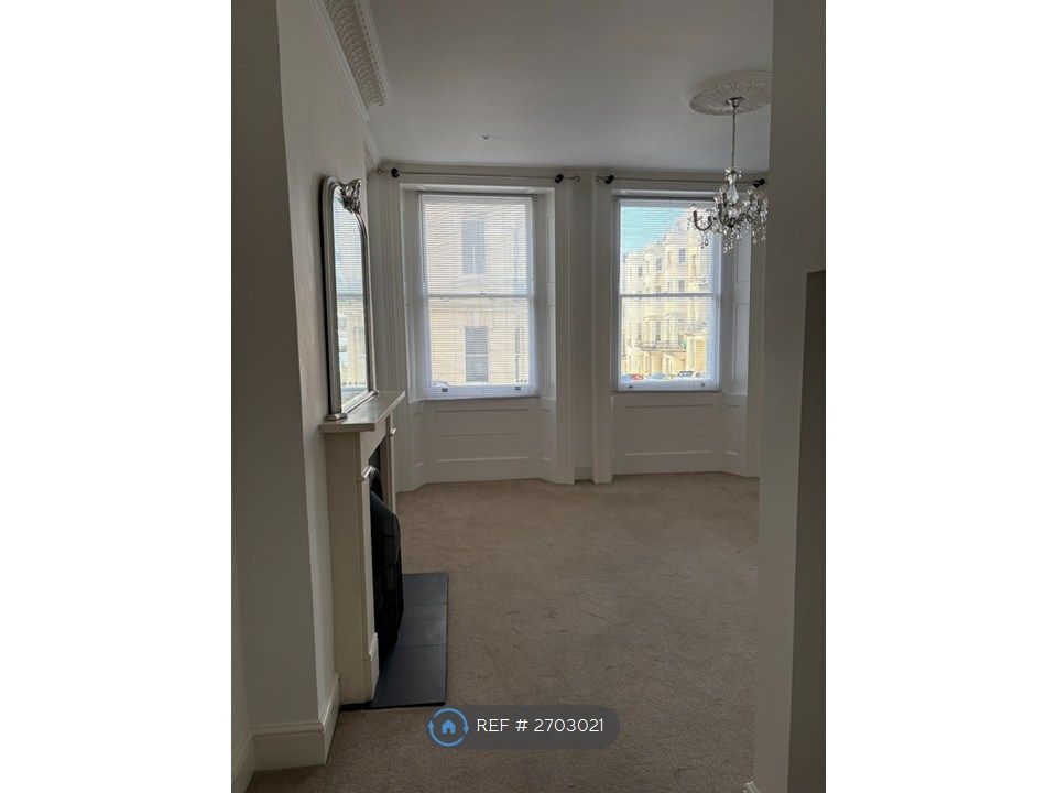 Property photo 1 of 17 Living Room