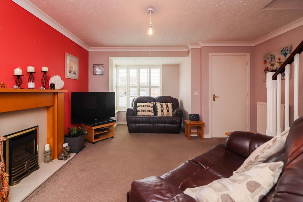 Property photo 2 of 36 Image00017