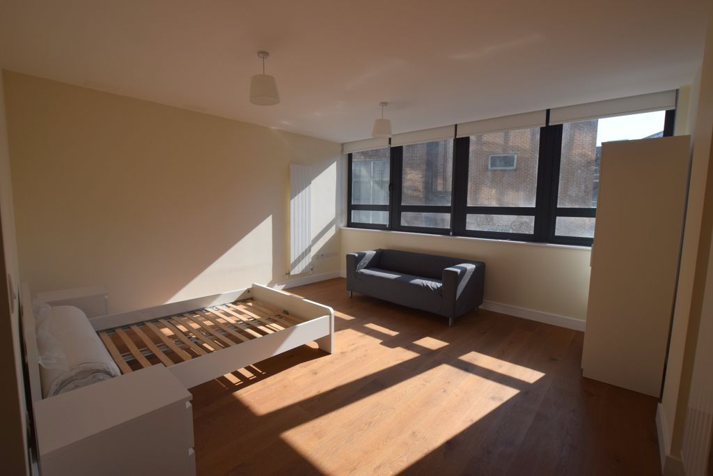 Property photo 2 of 5 Studio