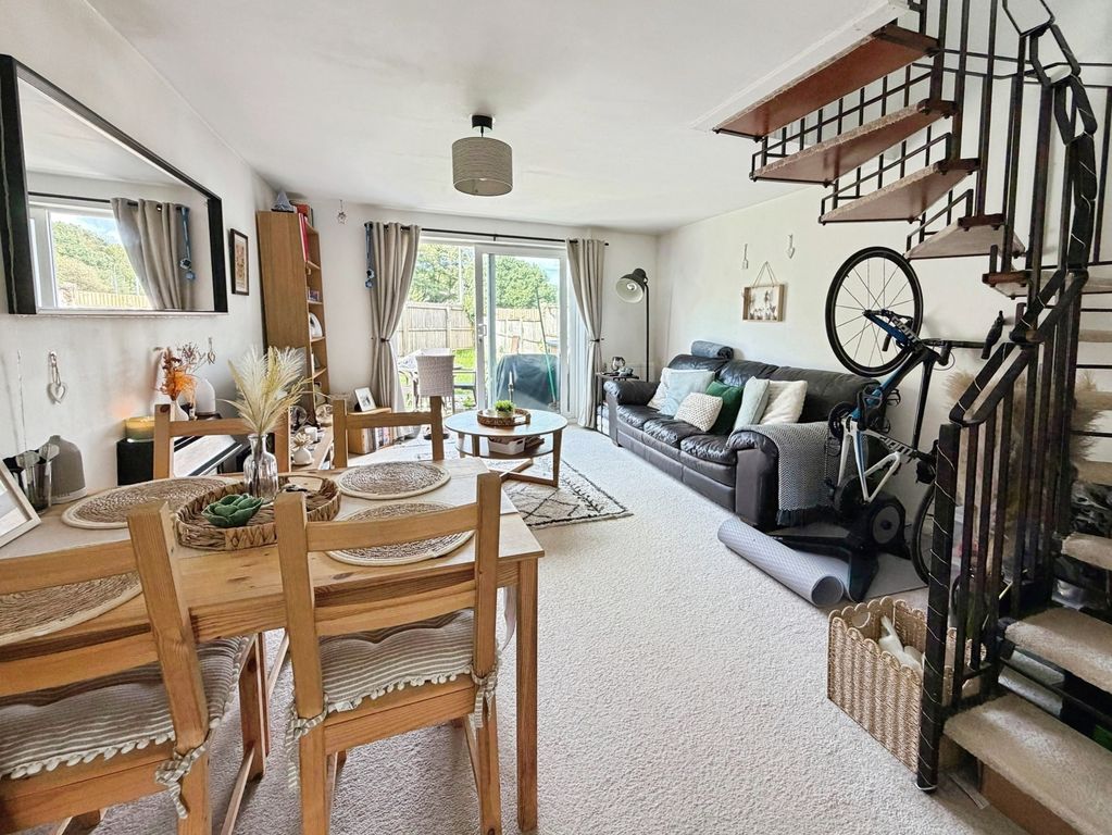 Property photo 3 of 11 Pbox-Img.Jpg