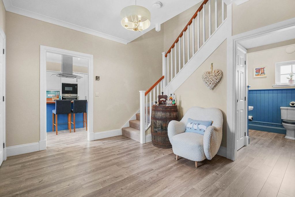 Property photo 2 of 34