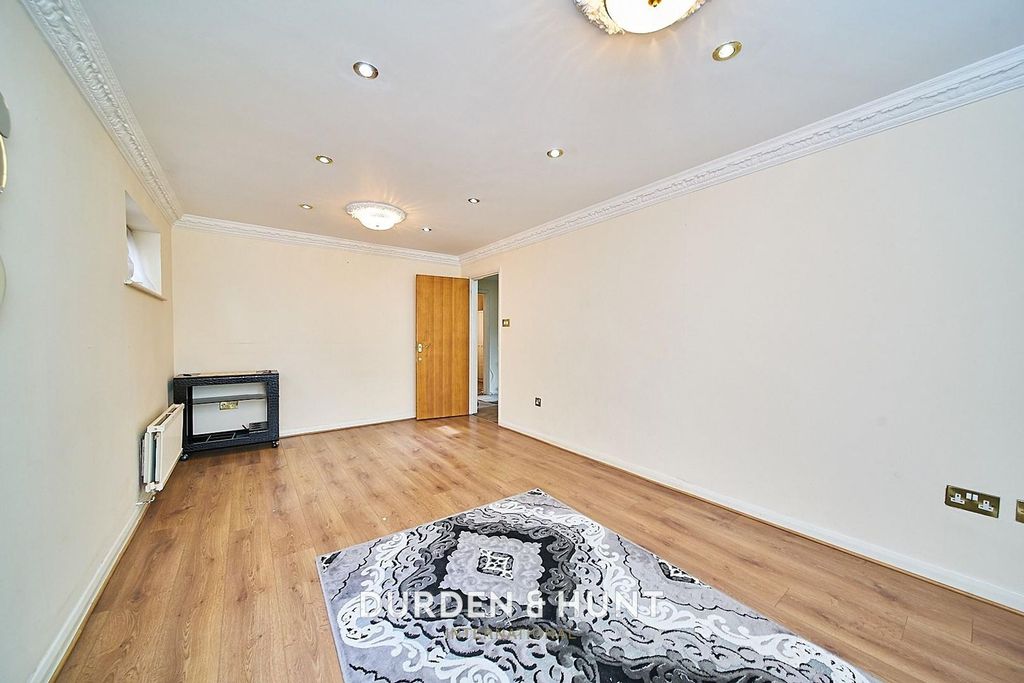 Property photo 3 of 24 Wickets 12_Result.Jpg