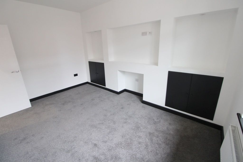 Property photo 3 of 18 Photograph 3
