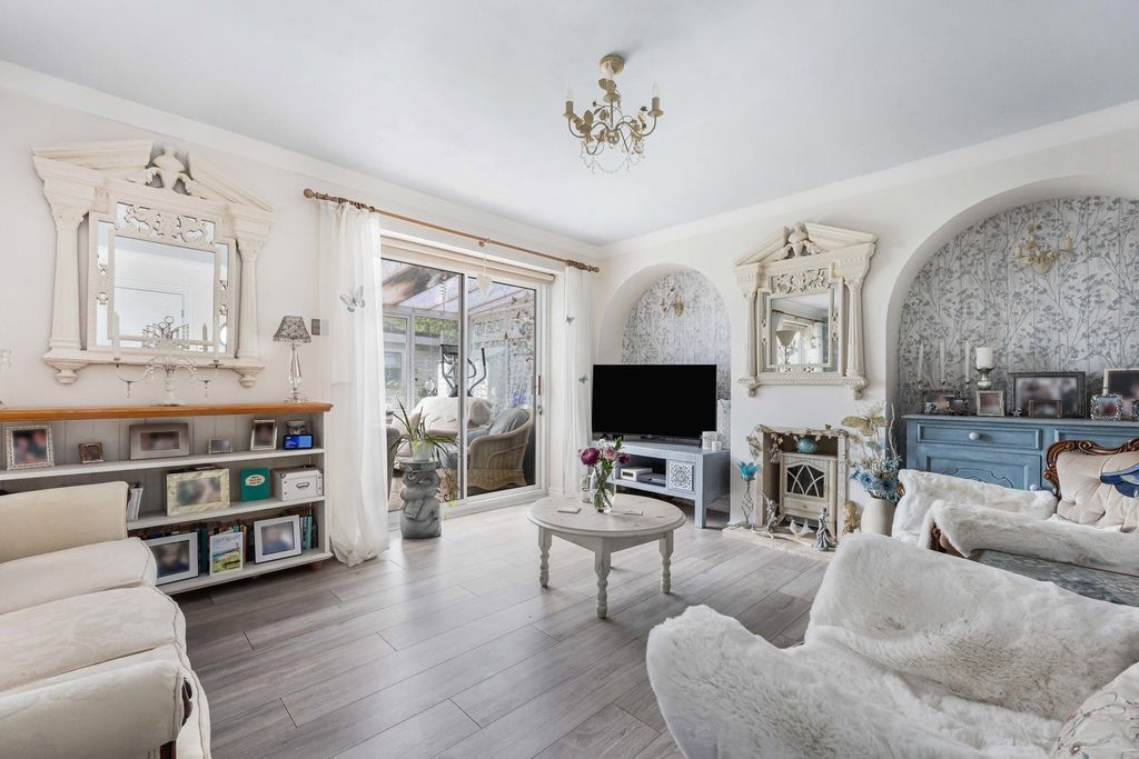 Property photo 3 of 24 Living Room