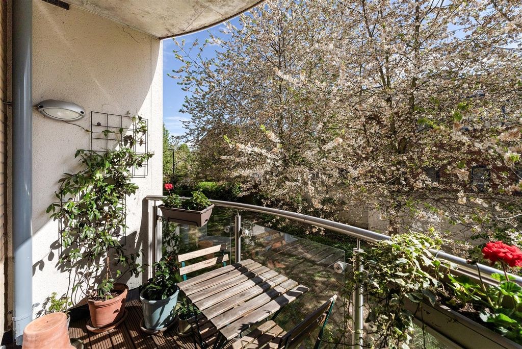 Property photo 2 of 17 Thomas Jacomb Place, E17