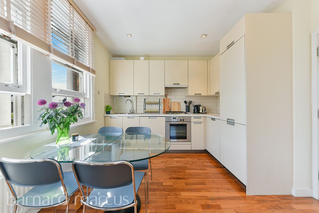 Property photo 3 of 10 Kitchen