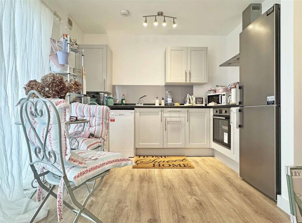 Property photo 3 of 14 Kitchen.Jpg
