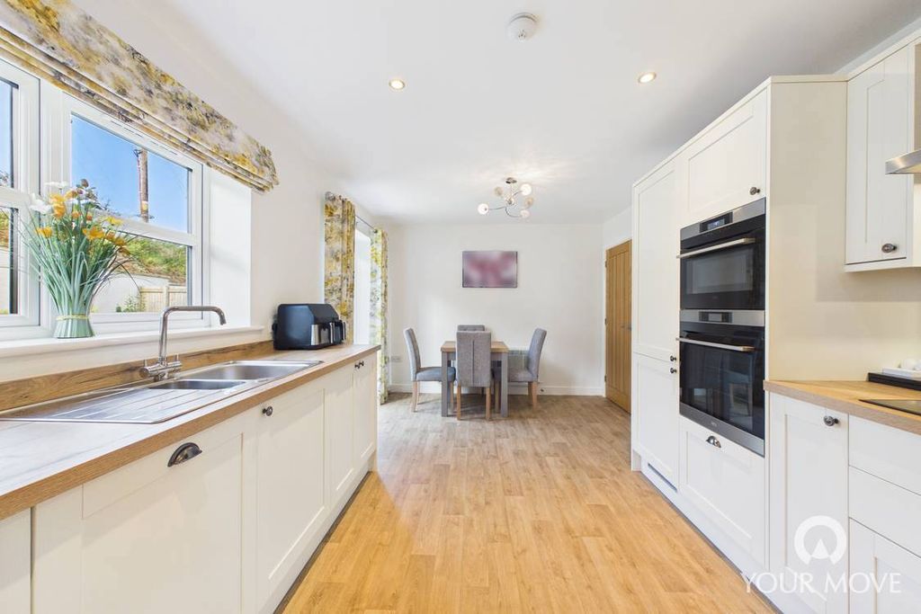 Property photo 2 of 14 Kitchen/Dining Room