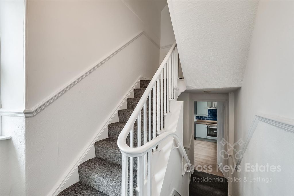 Property photo 2 of 25 Entrance Hallway