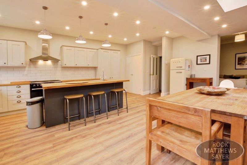 Property photo 3 of 16 Photo 10