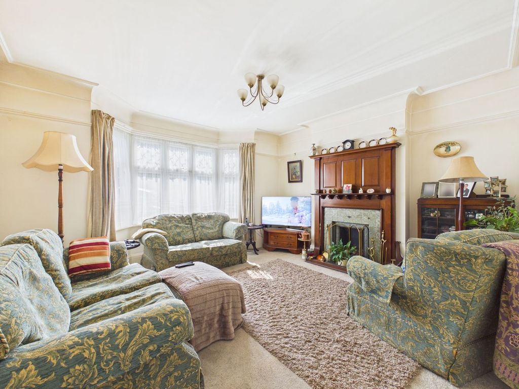 Property photo 2 of 31