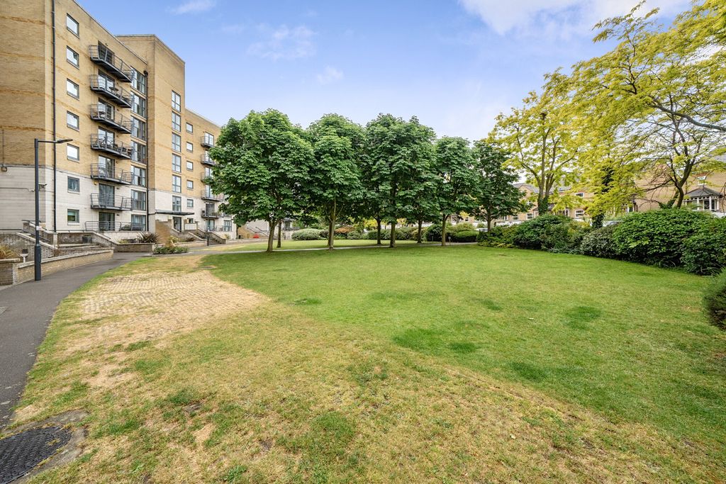 Property photo 3 of 13 1456276-10-6A01E2...